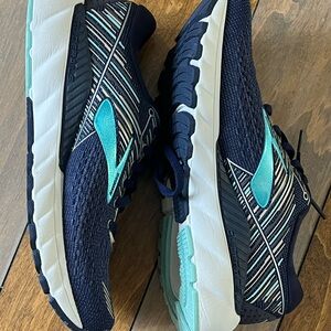 Women’s Brooks Running shoes size 7.5 wide D sneakers